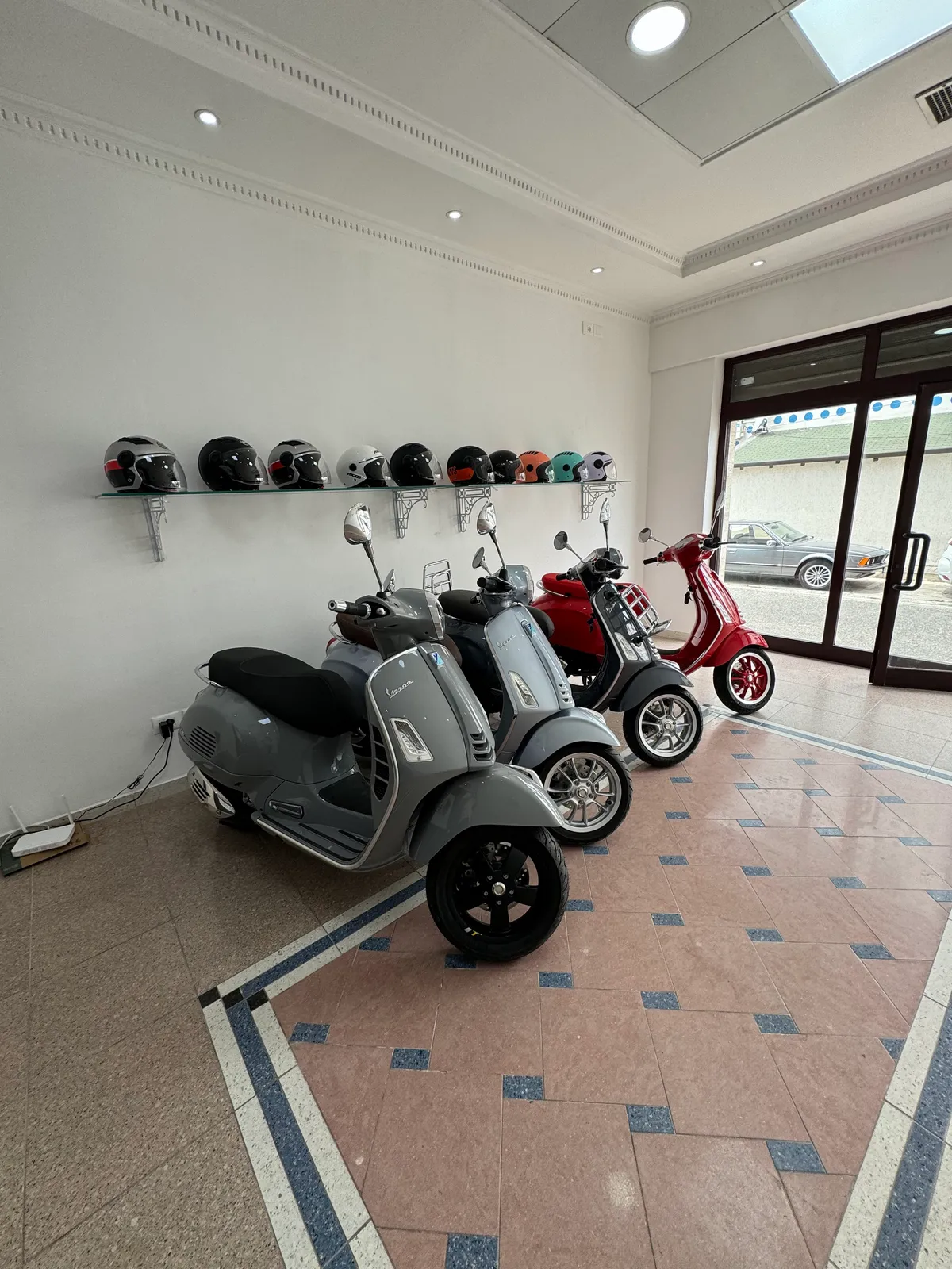 Self-drive Vespa rental Durrës