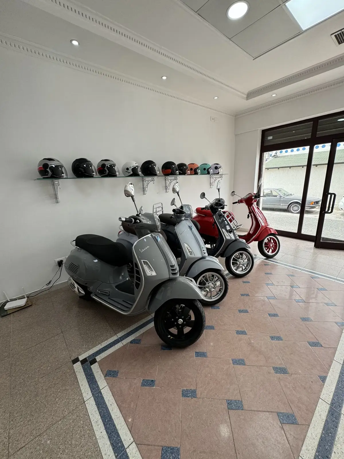 Self-drive Vespa rental Durrës