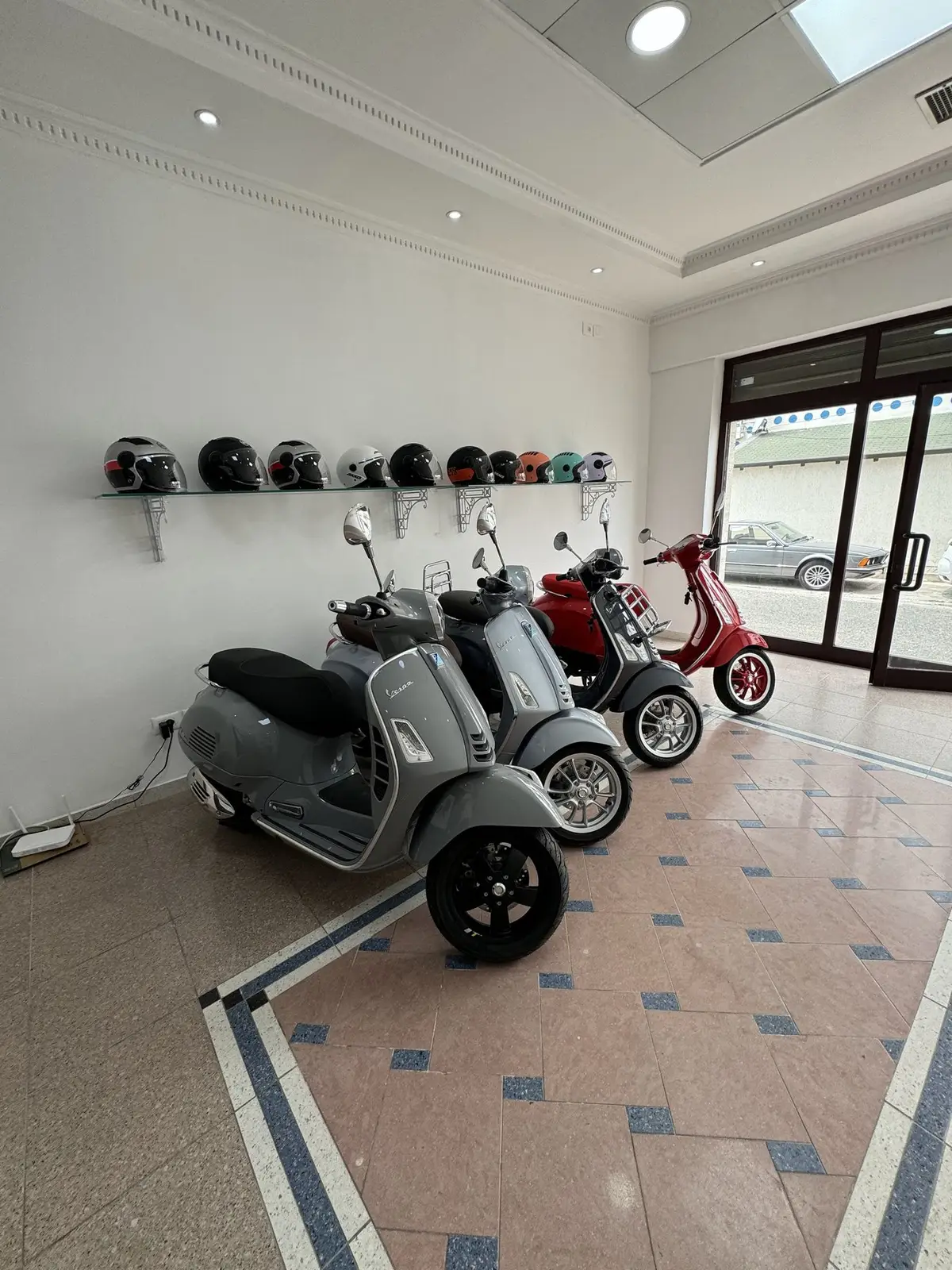 Self-drive Vespa rental Durrës