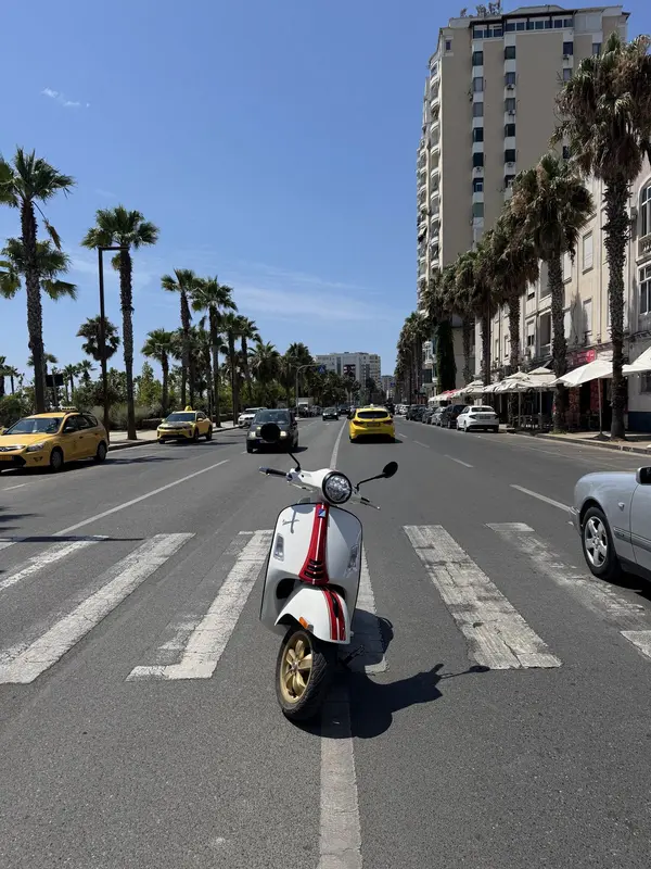 Vespa riders Durrës